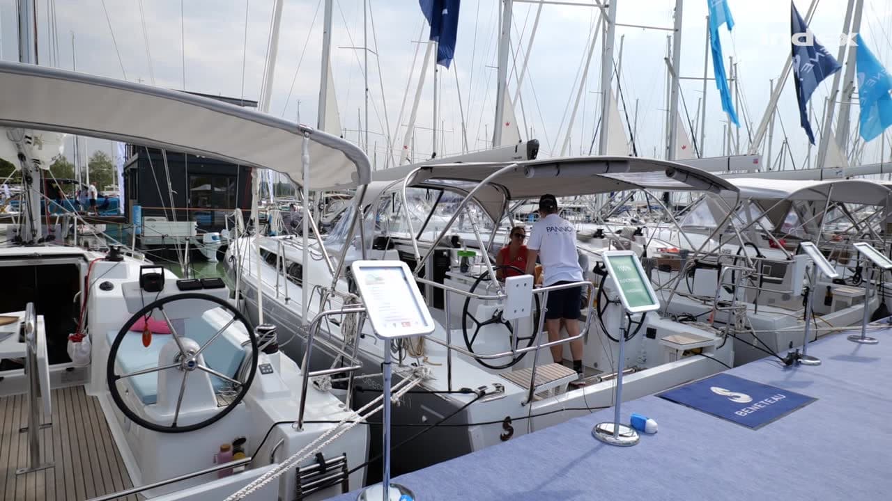 Thumbnail for Ez az elektromos hajó egy budai villa árával vetekszik - Balaton Boat Show 2024