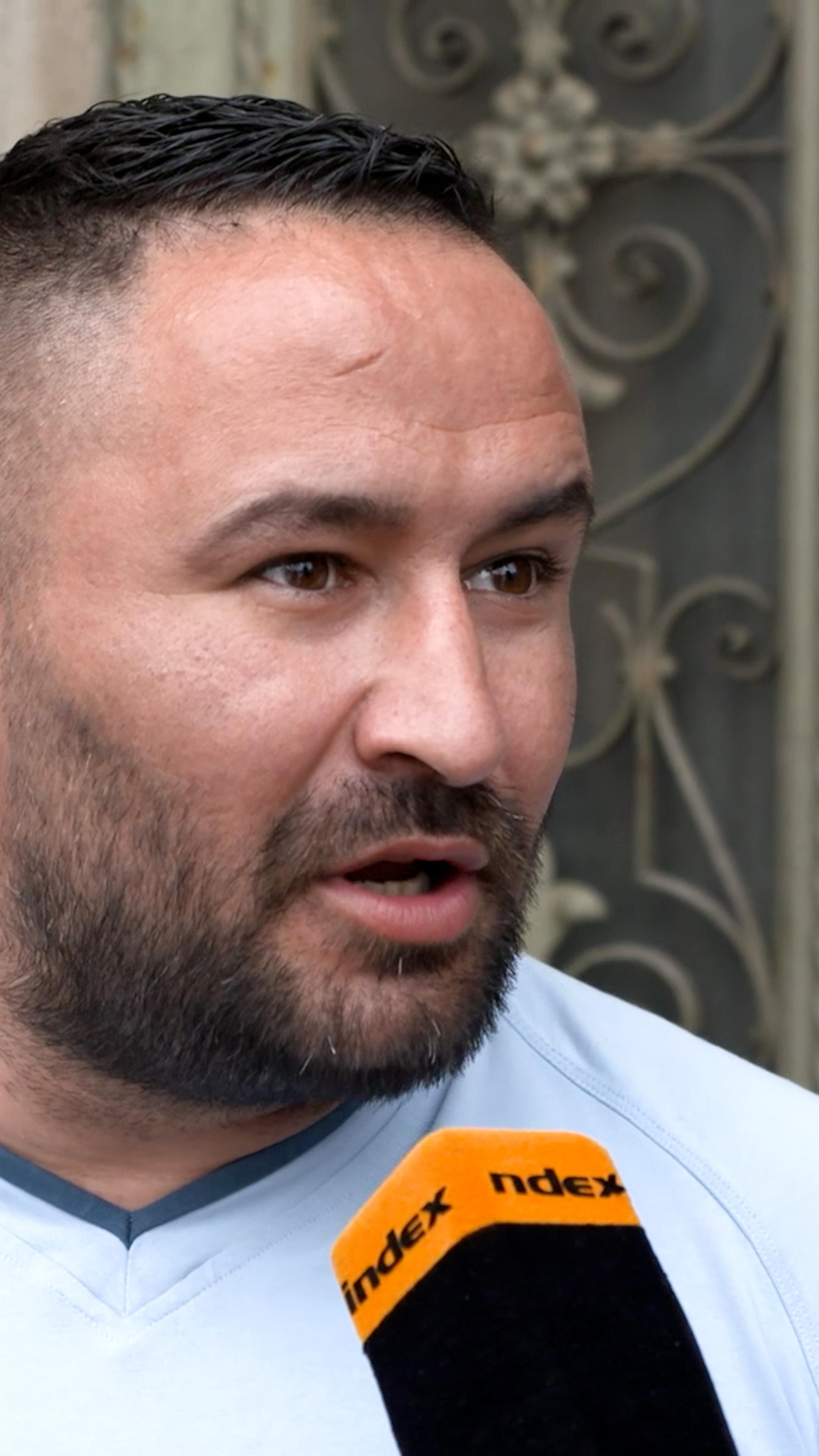 „2 órát késik a vonatom, írtam is ma Lázár Jánosnak”