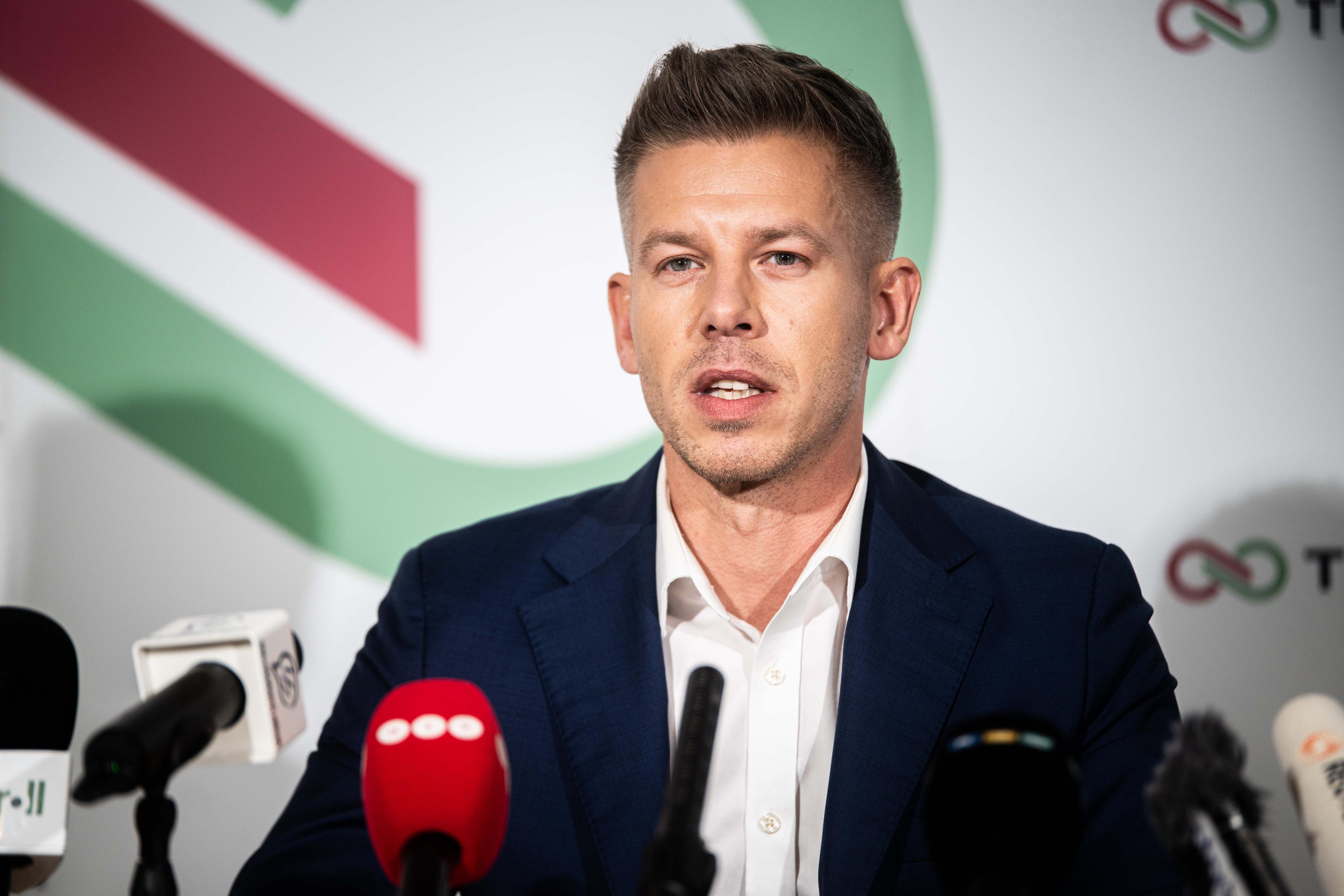Magyar Péter a saját követőiről: „Büdösek az emberek, és a szájuk, bleee”