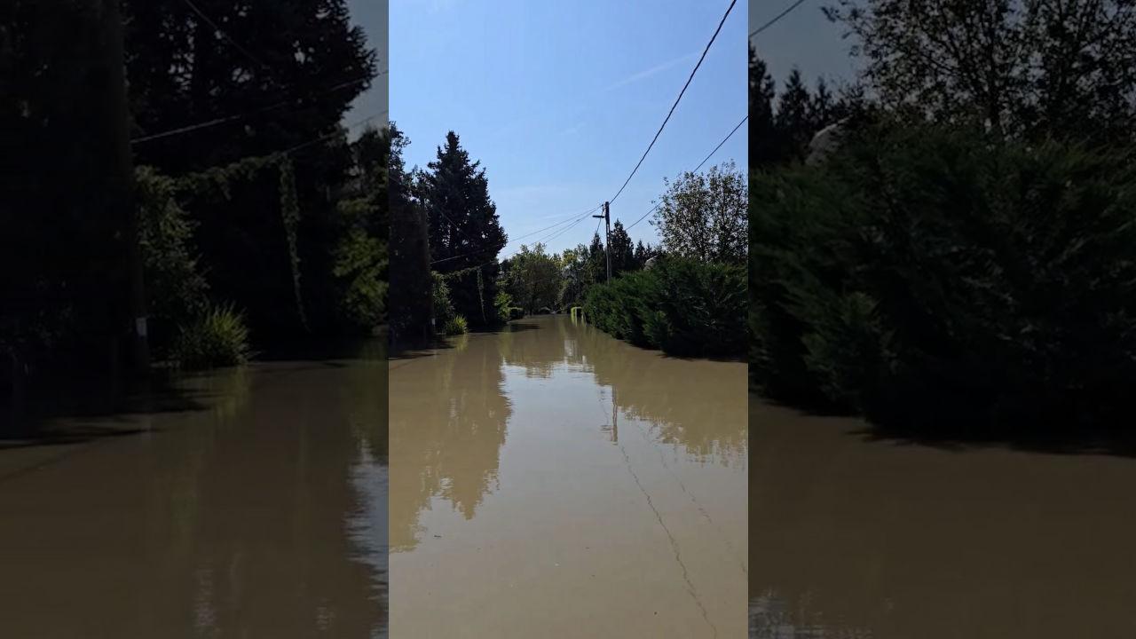 Hajózhatóvá váltak az utcák a Dunakanyarban