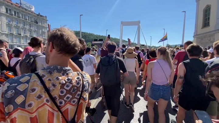 Thumbnail for Budapest Pride - Tömeg skandálja az Ismerős Arcok számát