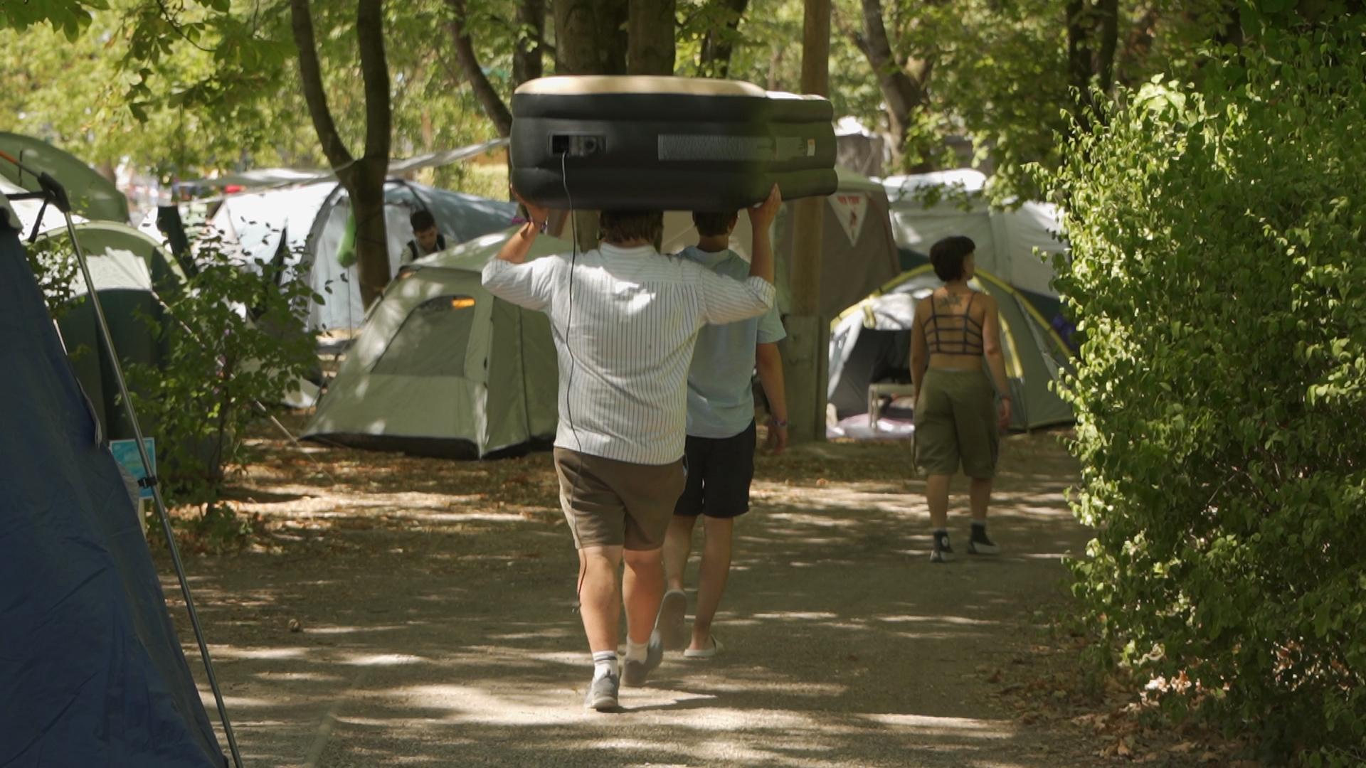 Thumbnail for Idén is elérkezett a nagy nap. SZIGET BEKÖLTÖZÉS 2026
