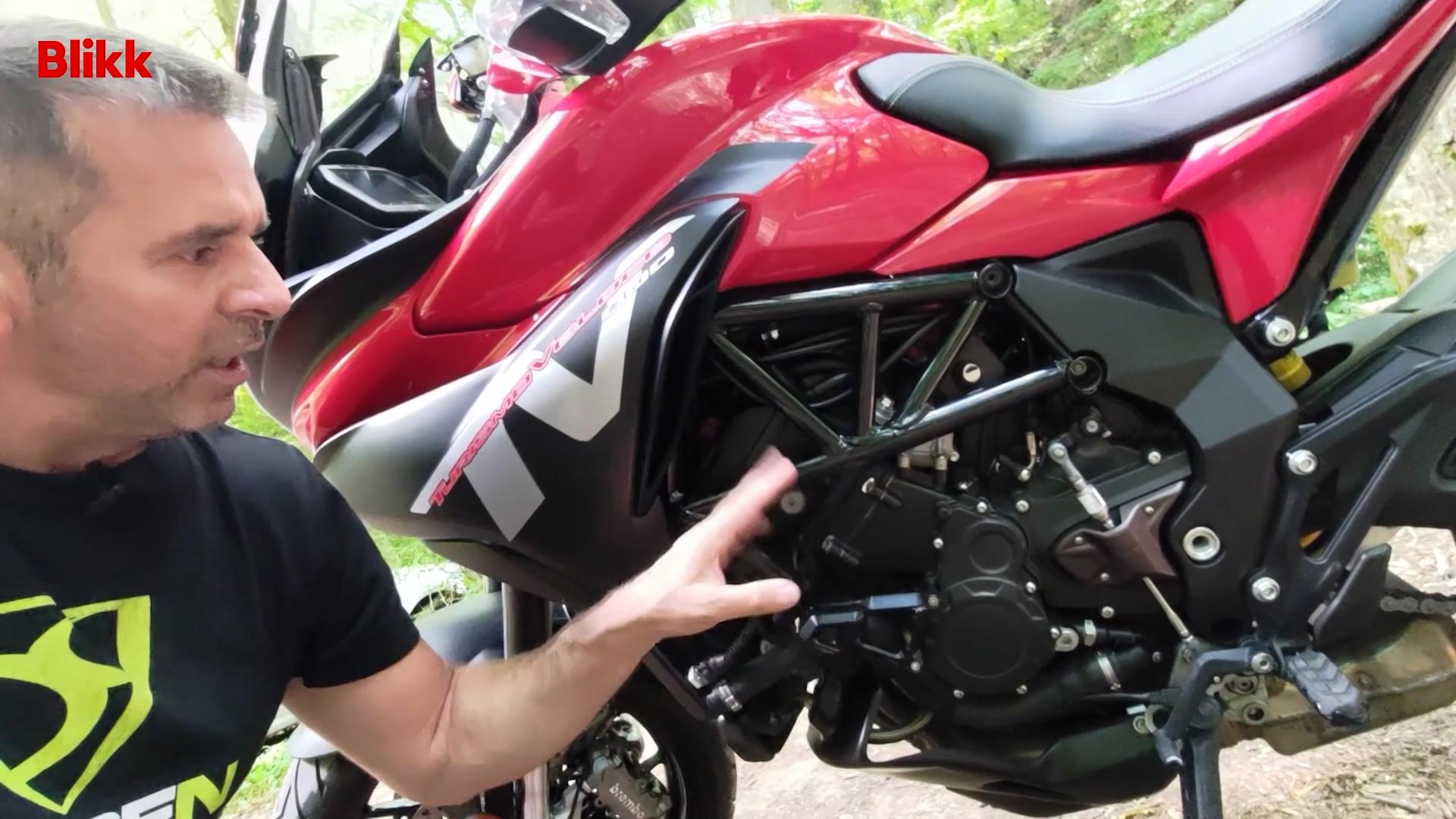 Dodor tesztel! színpadon a MV Agusta Turismo Veloce 800 thumbnail