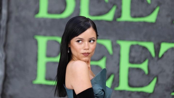 Thumbnail for Jenna Ortega meztelenruhája minden képzeletet felülmúl
