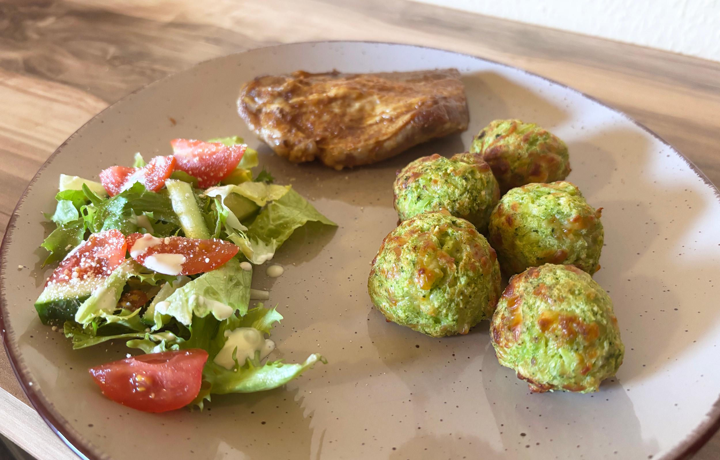 Thumbnail for Brokkolis sajtgolyó