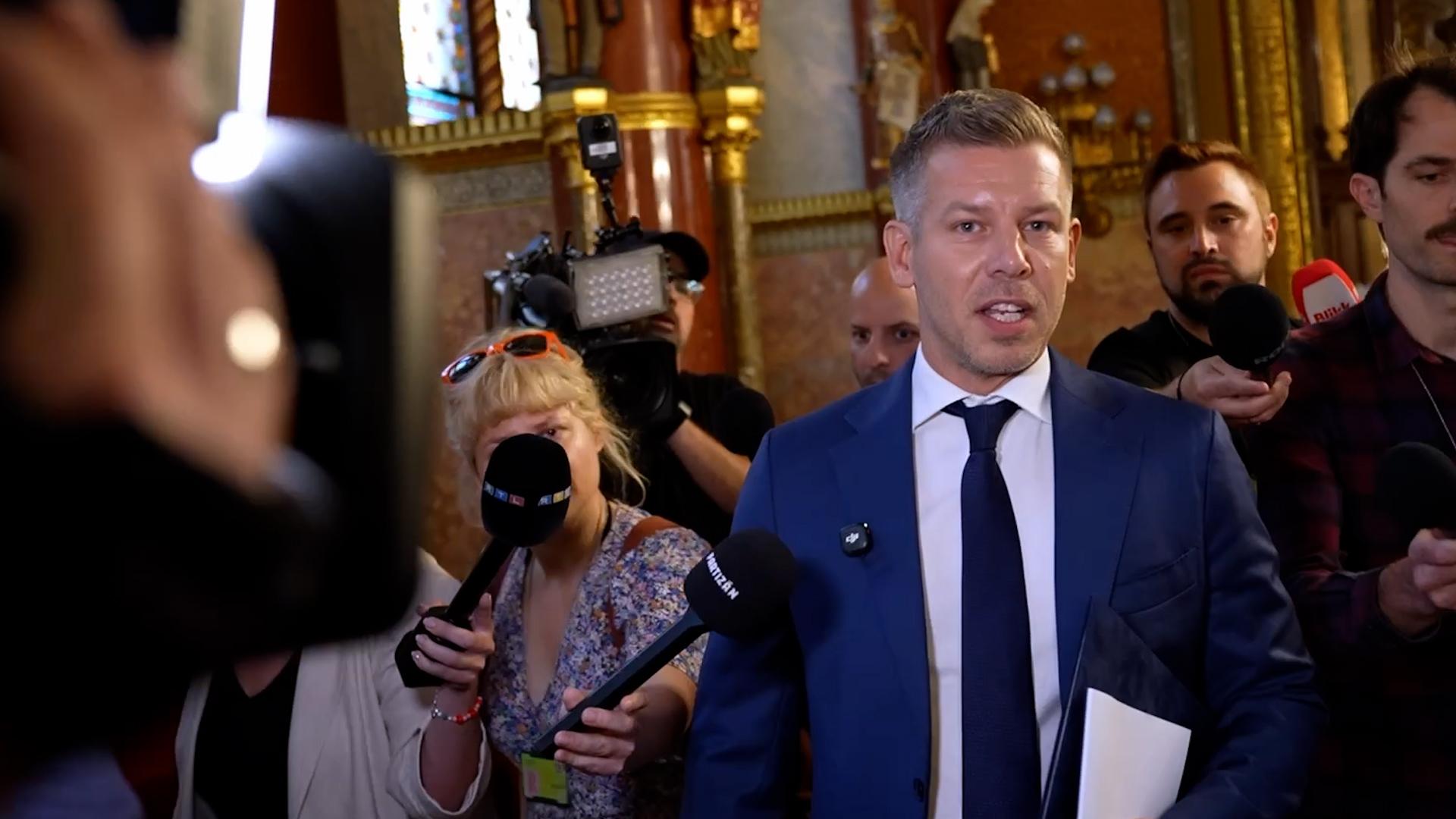 Thumbnail for Parlamenti vita a vizsgálóbizottságokról: „Az állampolgárok joggal várják el az ügyek tisztázását”