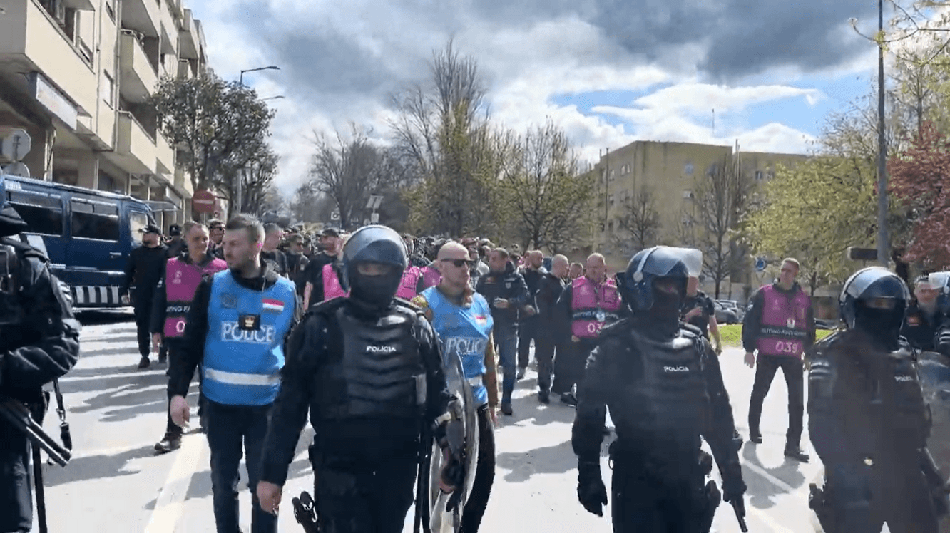 Thumbnail for Zeng a Fradi himnusz Braga utcáin