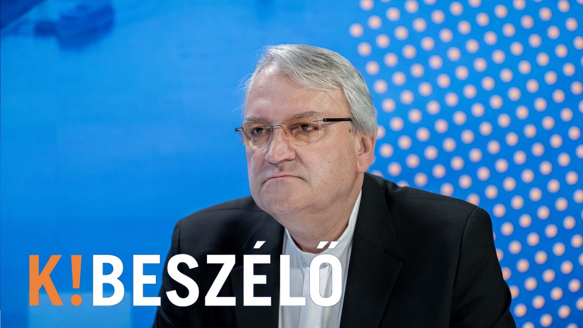 Thumbnail for A pápák magyar ceremóniamestere elcsente Ferenc pápa vizespoharát