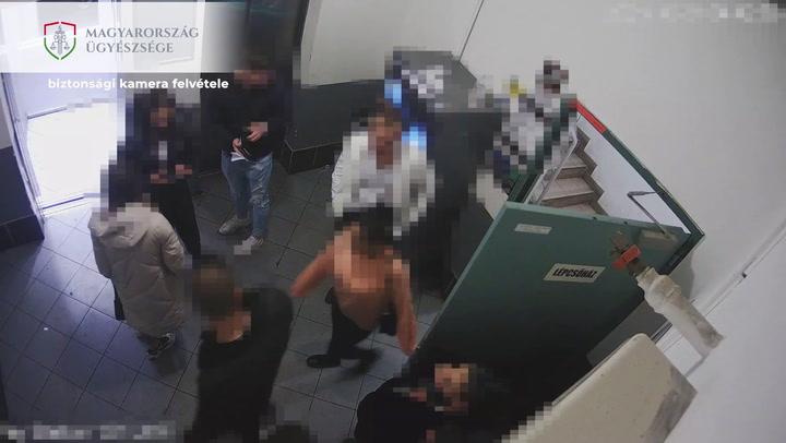 Thumbnail for Videón a biztonsági őrök támadása