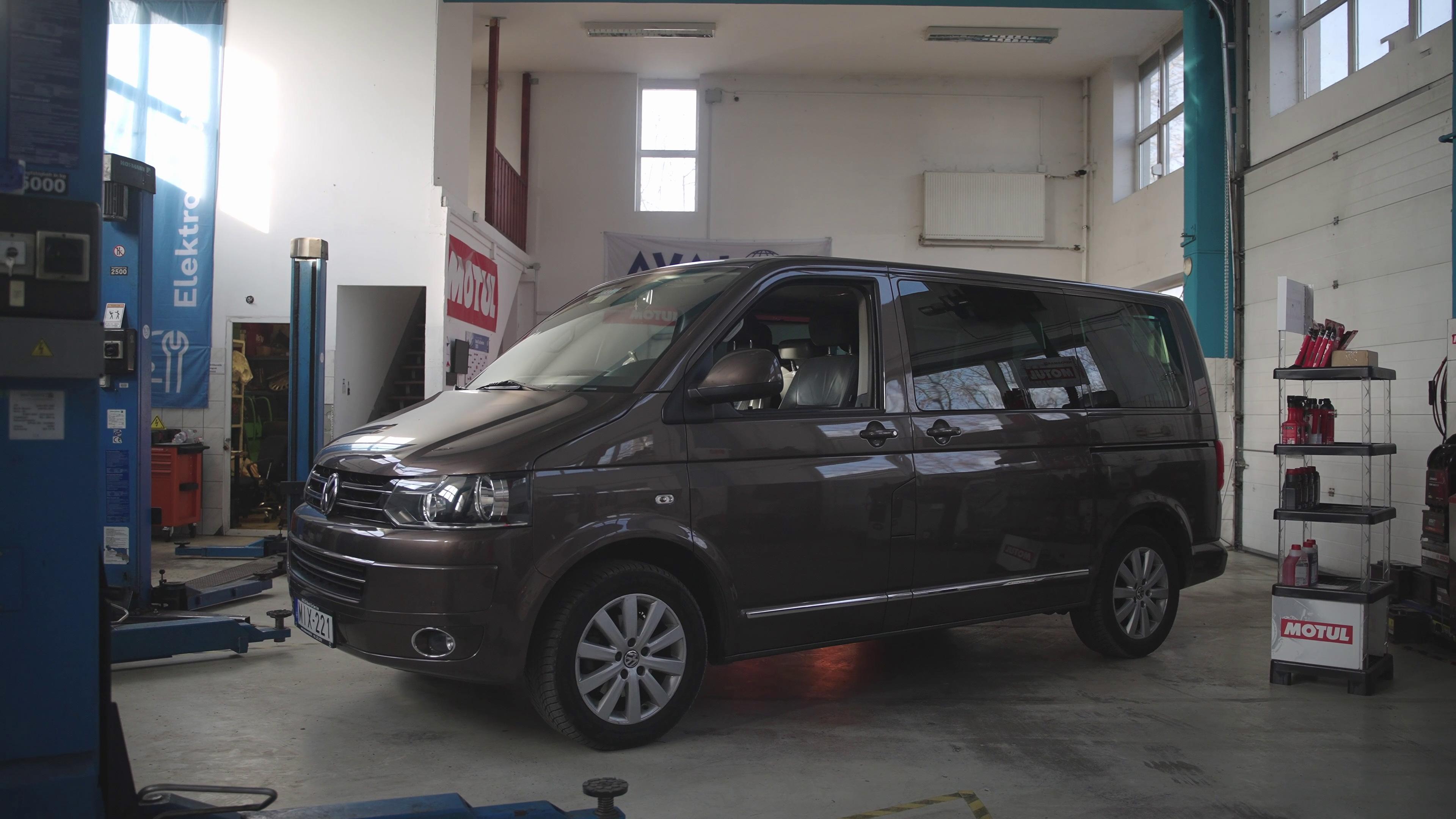 Hat gyermekkel ez egy családi autó – Volkswagen Multivan 2,0 TDI – 2012 – MűhelyPRN 304. thumbnail