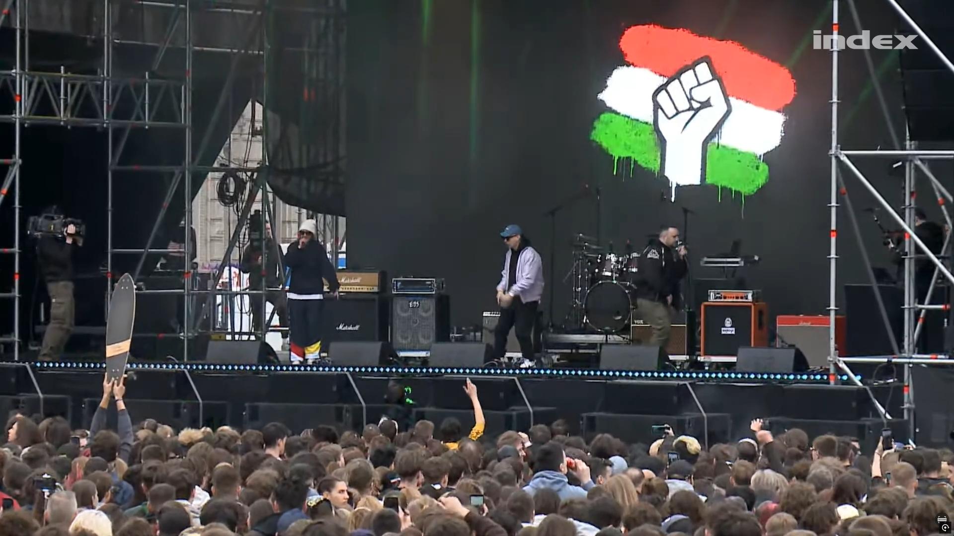 Thumbnail for Rendszerbontó koncert: „Ez egy üzenet, hogy le kell váltani végre a Gucci–Ferrari-kalifátus ál-elitjét”