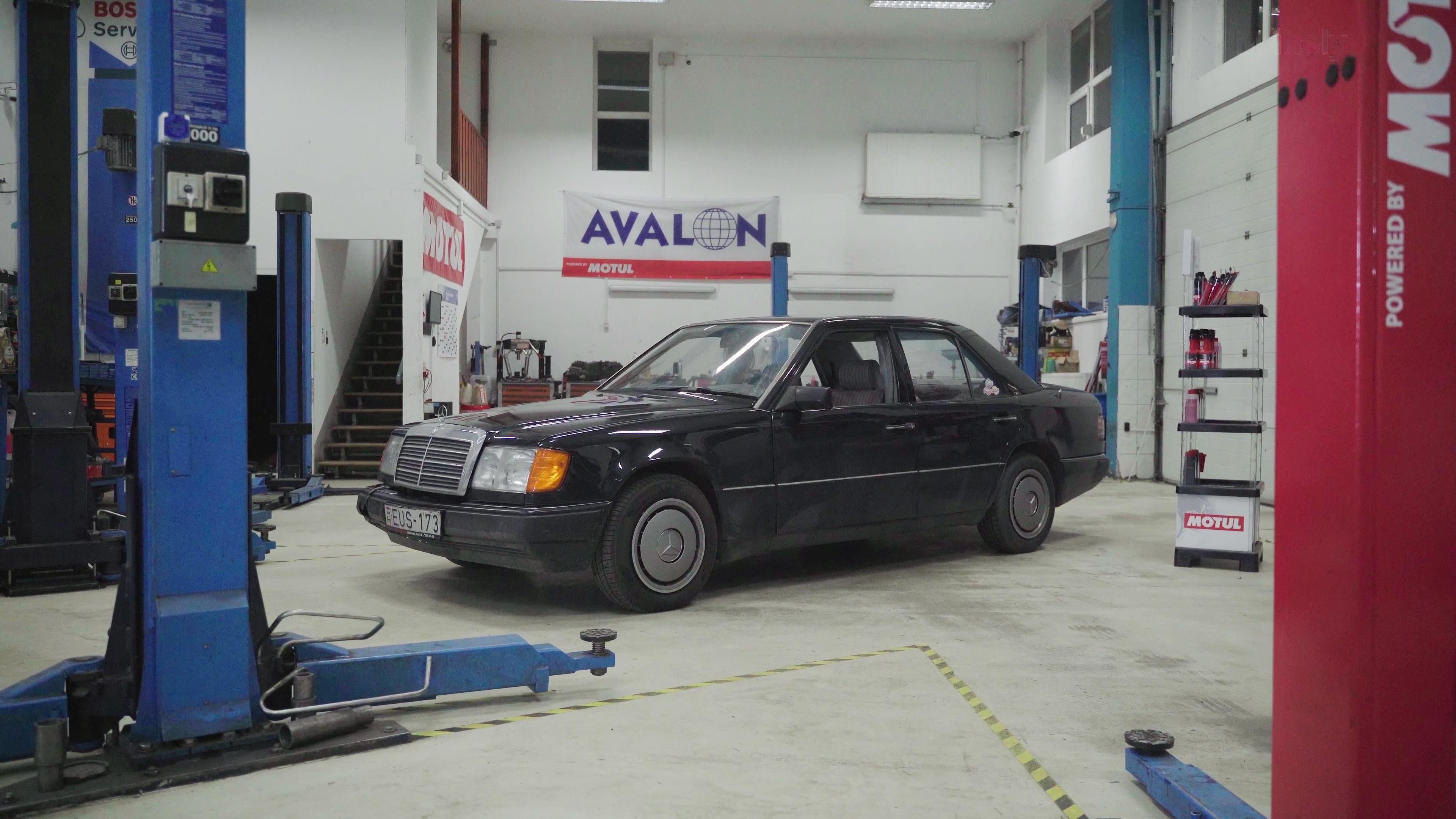 ,,Az első lökhárító egy részeg rolleres áldozata lett” – Mercedes-Benz W124 230E – 1991 – MűhelyPRN 296. thumbnail