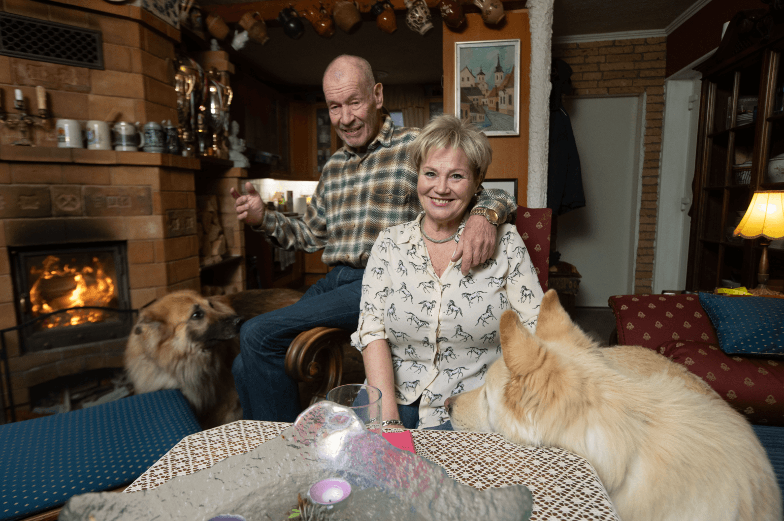 Bay Éva és férje megmutatták az otthonukat és tündéri kutyáikat.