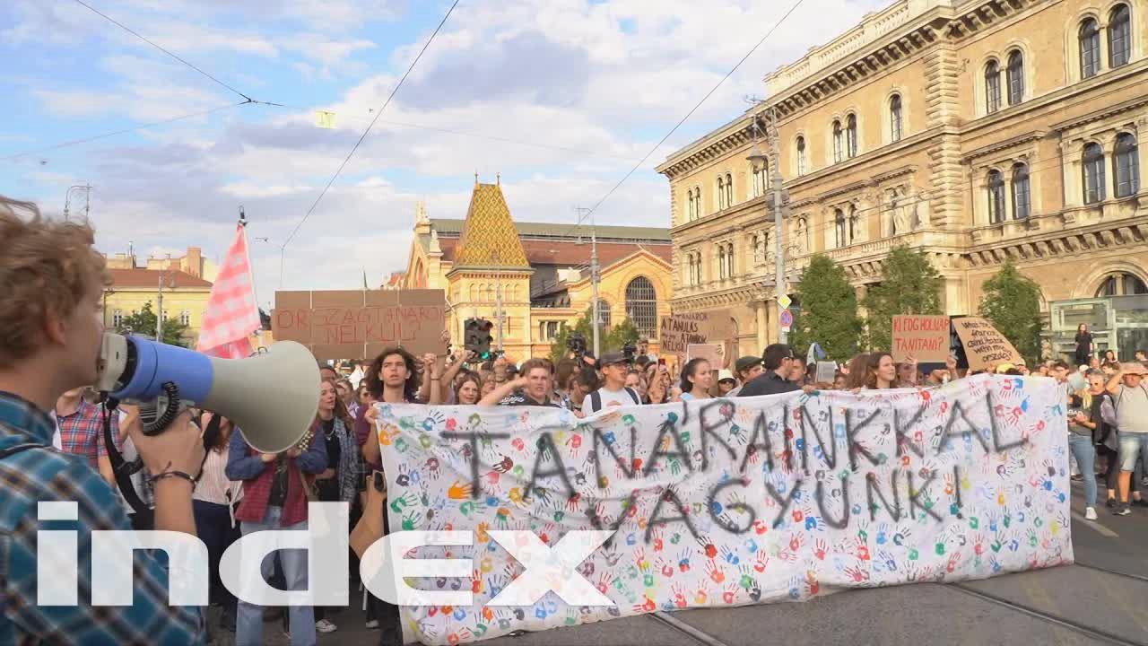 Mondjuk ki, hogy az iskolákban baj van, és kell a segítség