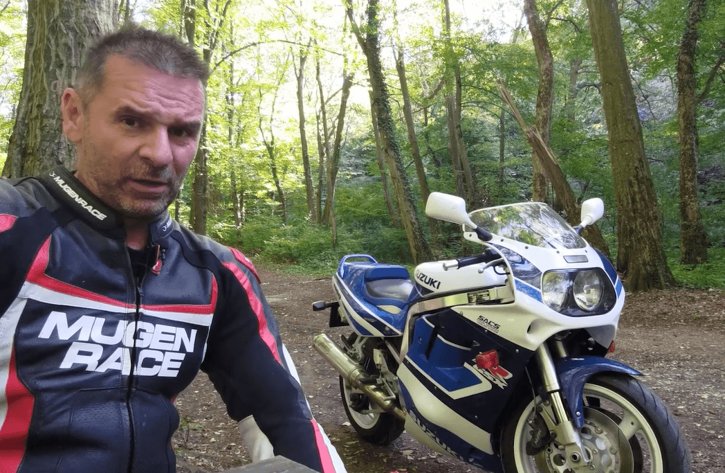 Thumbnail for Amikor szembe jön a körlámpa: Suzuki GSXR1100