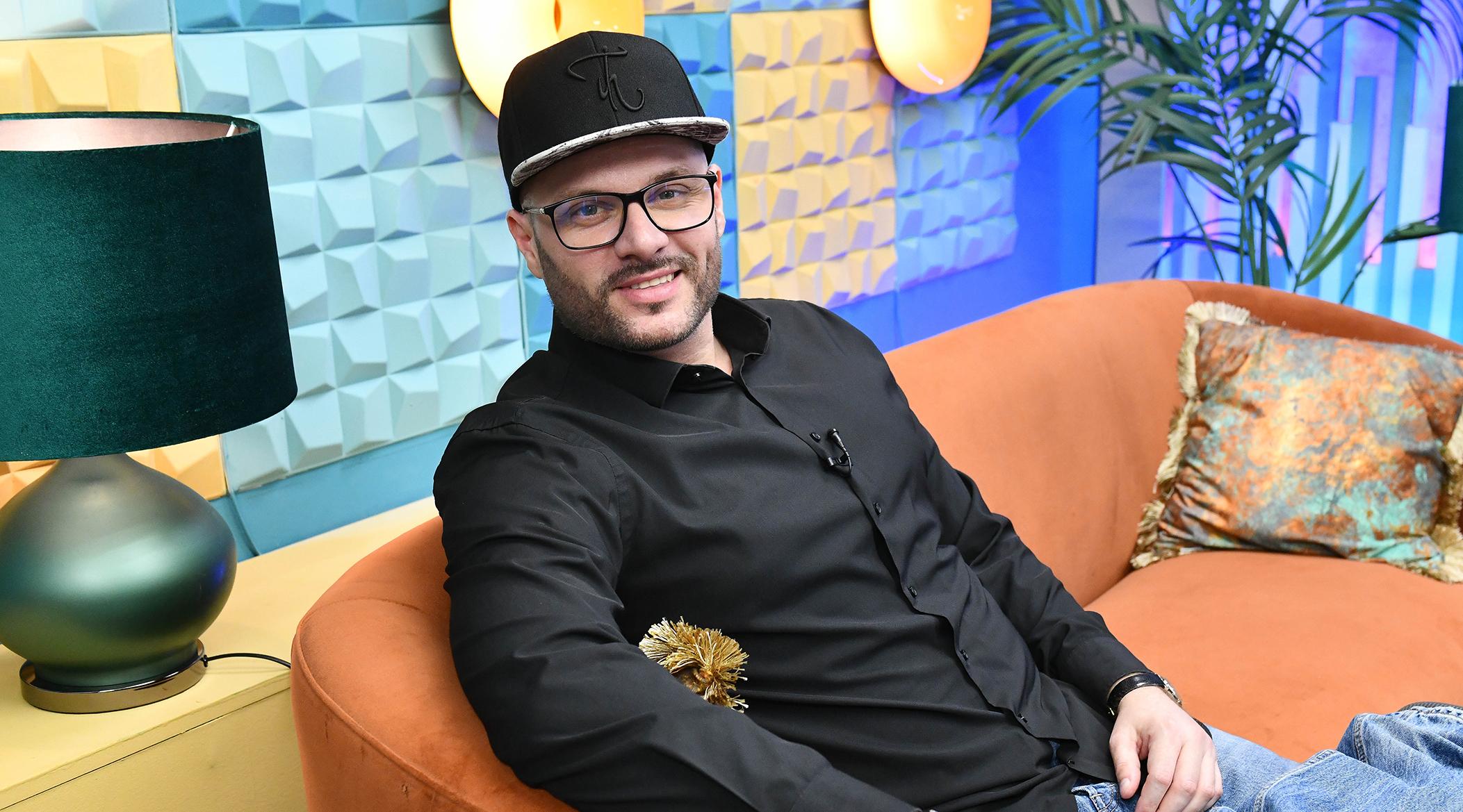 Takács Nikolas elárulta: „Élvezem, hogy itt nem kell olyan hatalmasakat énekelni” thumbnail