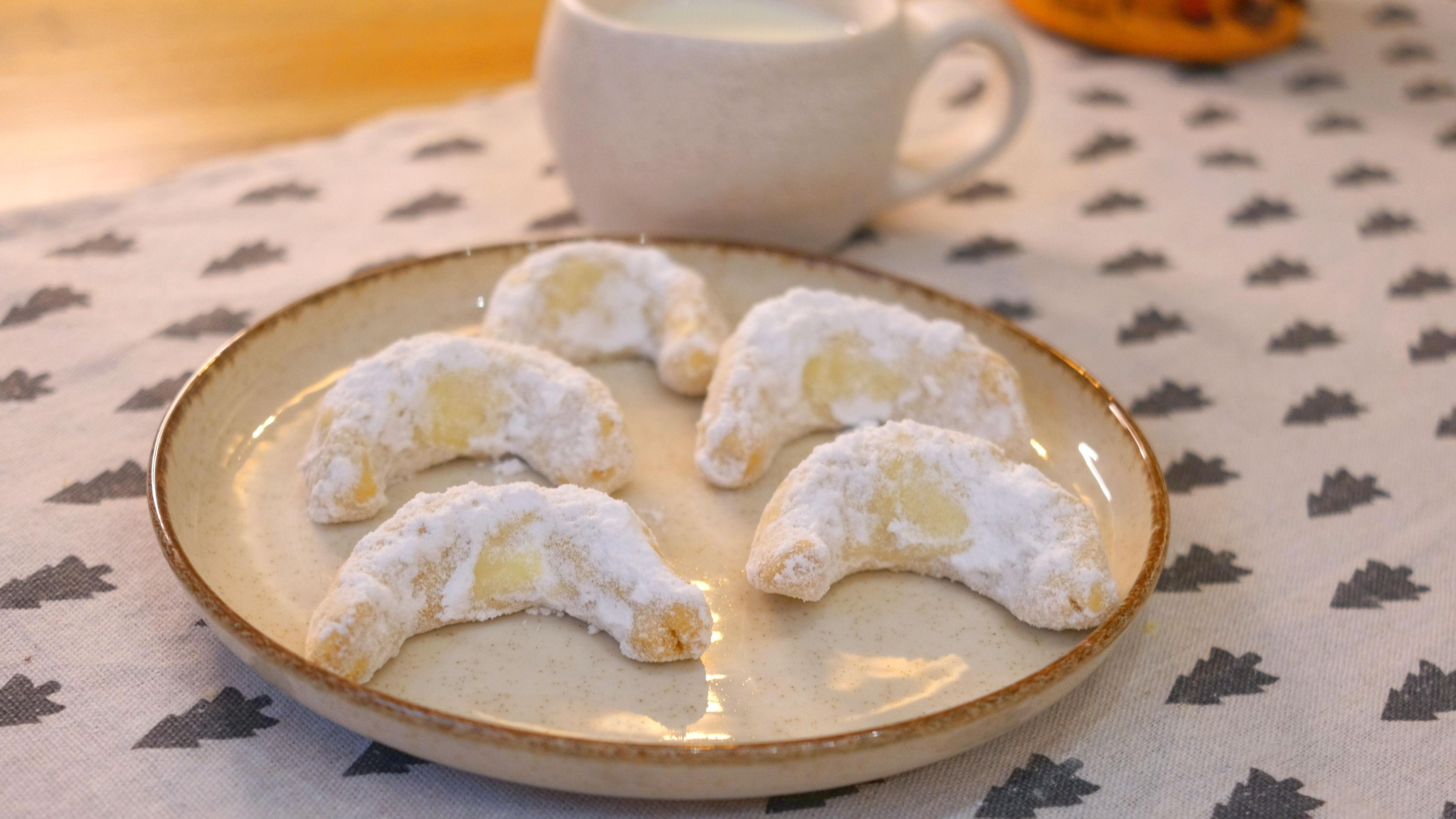 Thumbnail for Omlós diós hókifli vajjal gyúrva: klasszikus karácsonyi recept