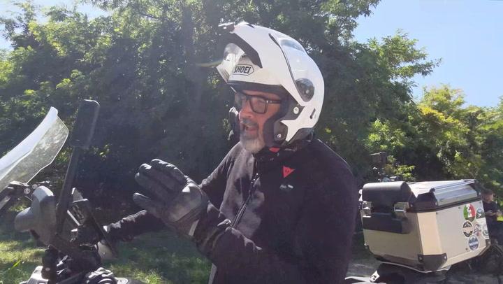 Thumbnail for Rákóczi Feri kanyarodni tanul motorral