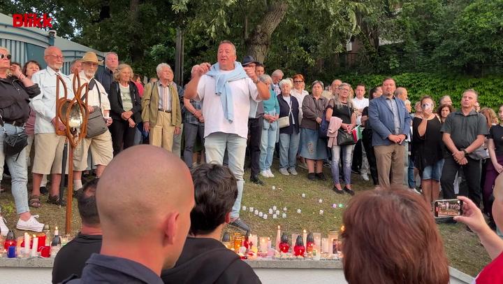Thumbnail for Bayer Zsolt demonstrációja az agyonvert magyar katonáért