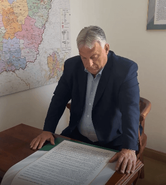 Megszűnt a Nemzeti Hitvallás kötelező kihelyezése
