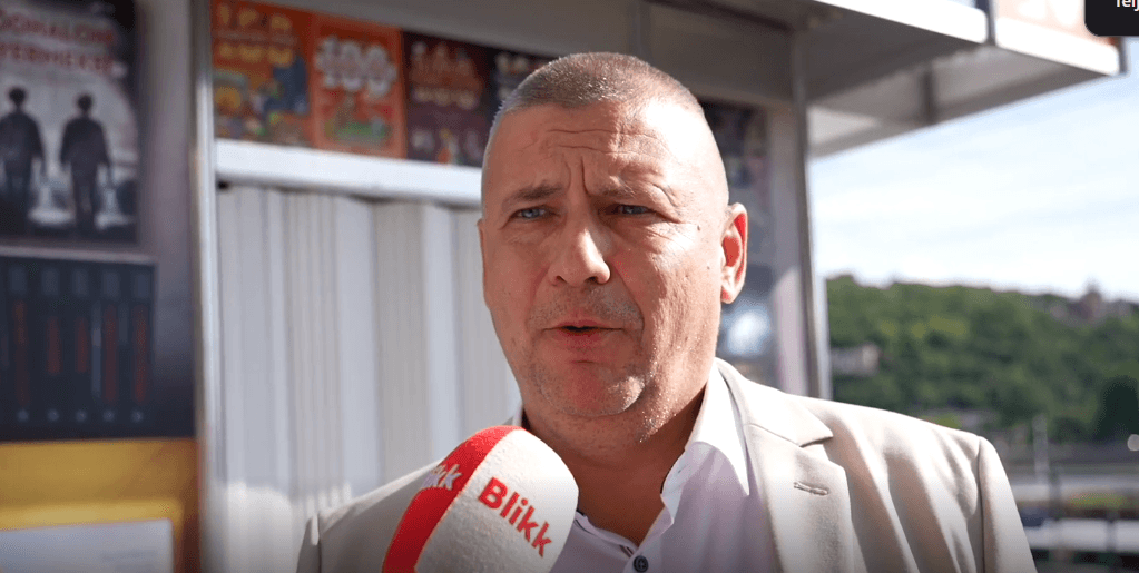 Hatalmas sor várt Ruszin-Szendi Romulusz dedikálásán a Könyvhéten Leírás: thumbnail