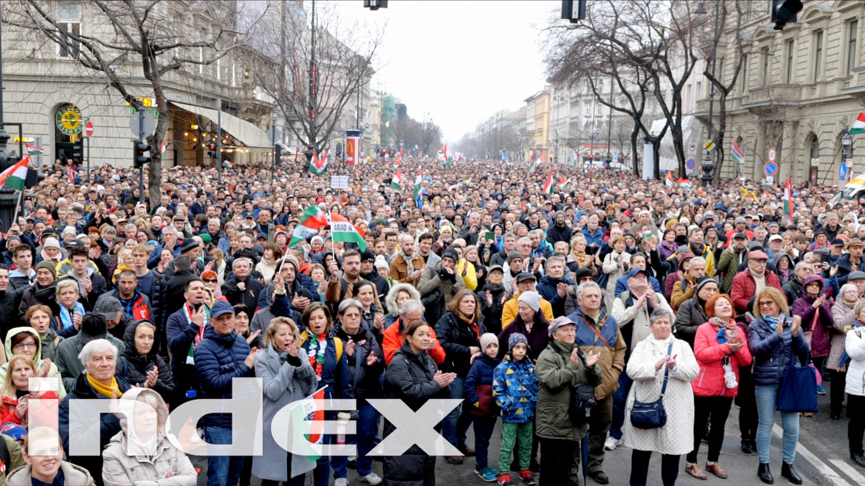 Thumbnail for TISZÁSOK Március 15-én: Az adócsökkentés kamu, az ÁFA visszatérítés semmi, Orbán retteg