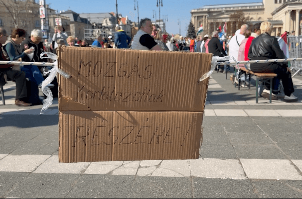 Thumbnail for Készülődés a Hősök terén: indul a Tisza Párt rendezvénye is